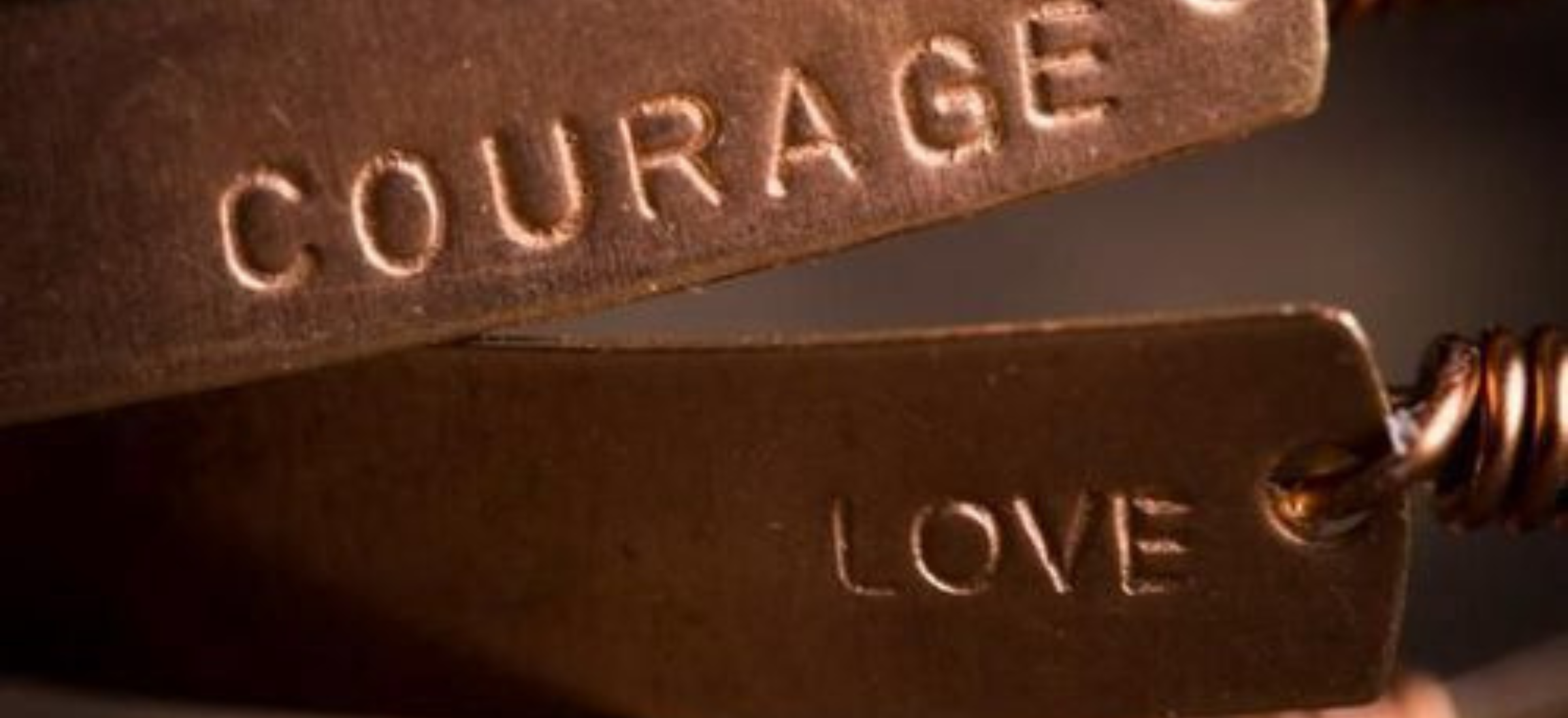 LA DÉCISION LA PLUS COURAGEUSE : SE FAIRE CONFIANCE.