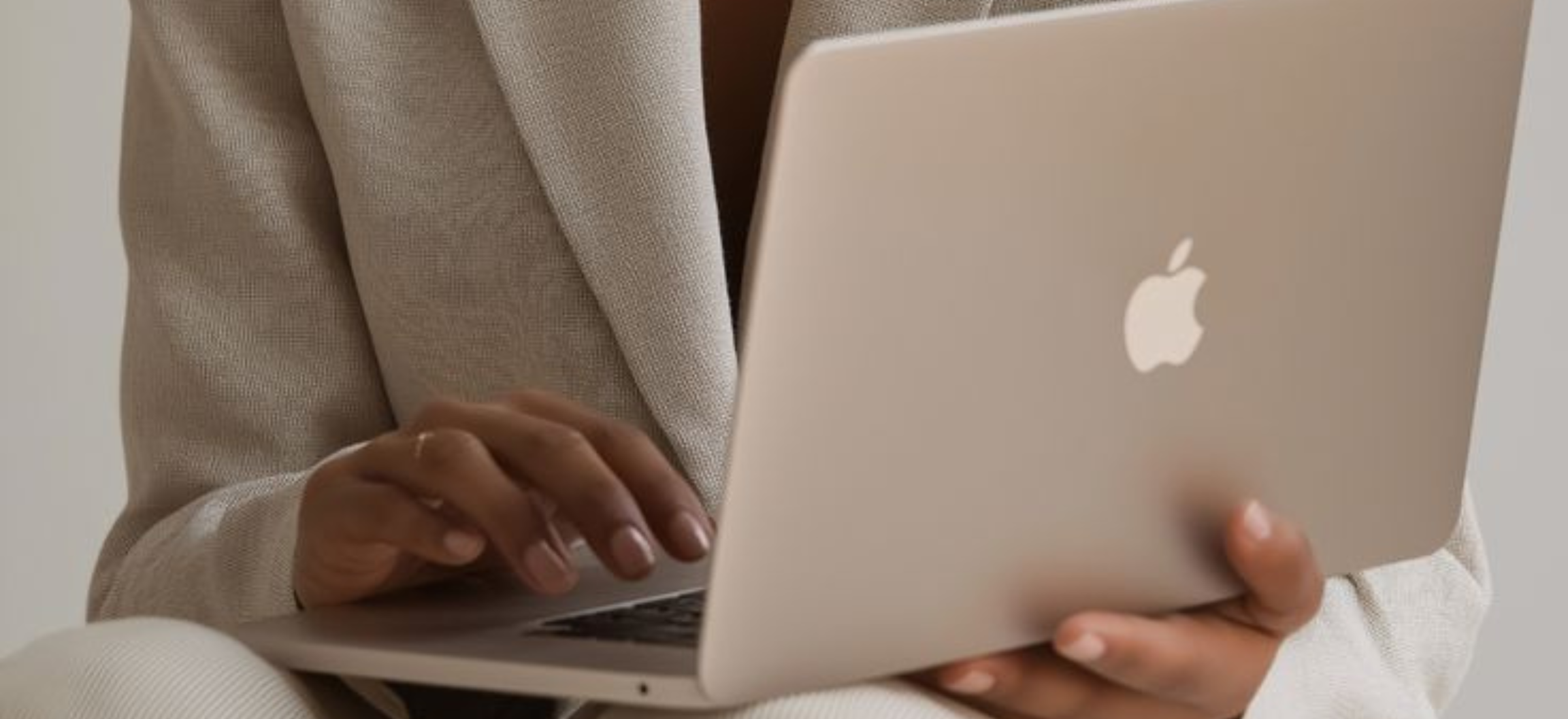 DÉCIDER AU FÉMININ : ET SI ON CHANGEAIT LE RÉCIT ?