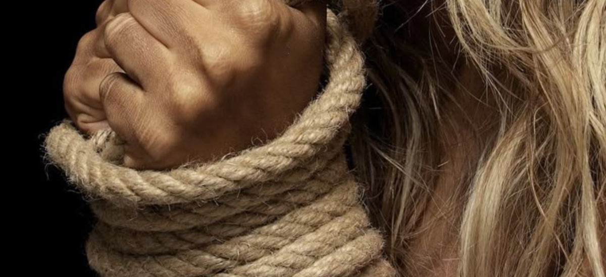 POURQUOI LA STRUCTURE LIBÈRE PLUS QU’ELLE N’EMPRISONNE