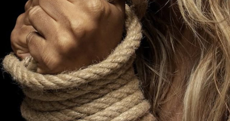 POURQUOI LA STRUCTURE LIBÈRE PLUS QU’ELLE N’EMPRISONNE